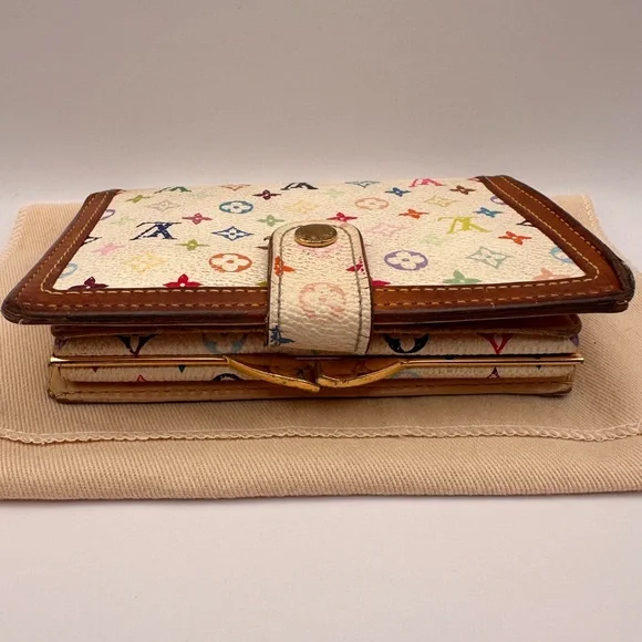 Louis Vuitton Murakami white kisslock wallet - Picture 12 of 16